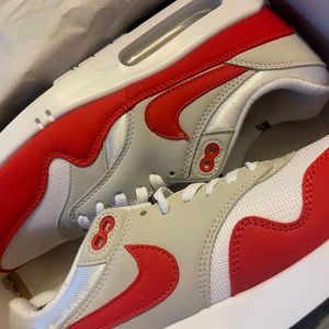 NIKE RED/WHITE AIR MAX 1 ‘86 OG SIZE 10.5 (NWT)